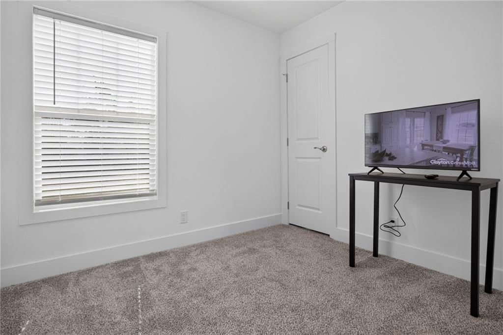Photo 25 of 33 - 2544 Hiawatha Street, Kansas City, KS 66104
