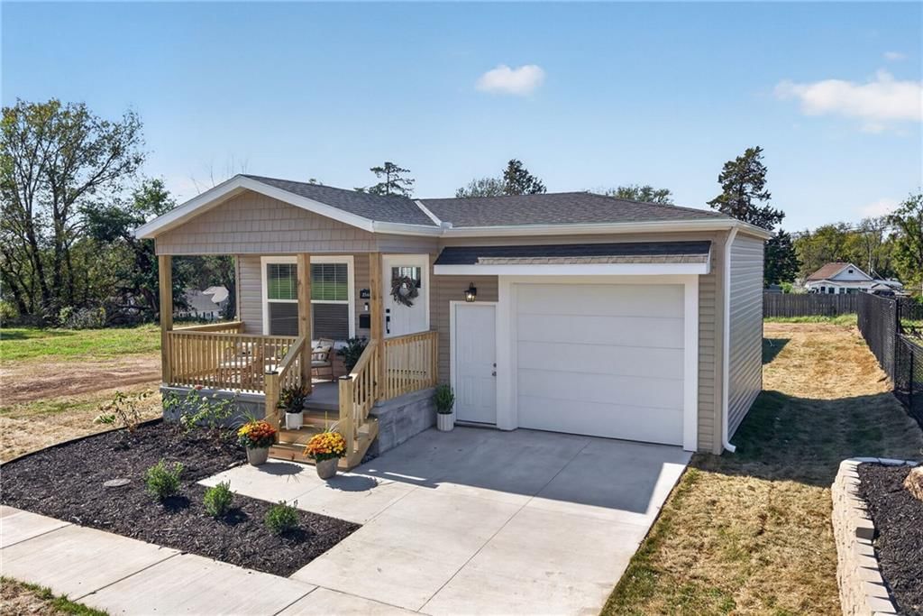 Photo 33 of 33 - 2544 Hiawatha Street, Kansas City, KS 66104