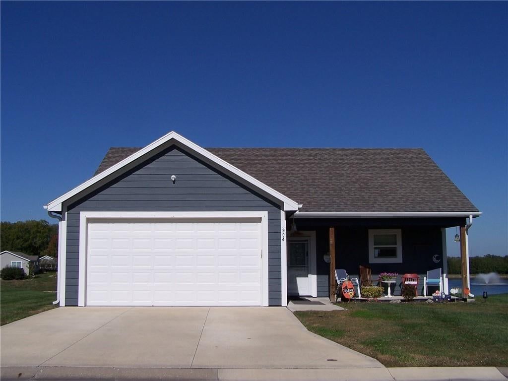 904 NE White Oaks Lane, Oak Grove, MO