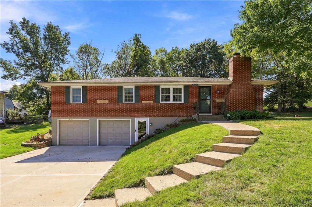 363 E Lowell Street, Claycomo, MO