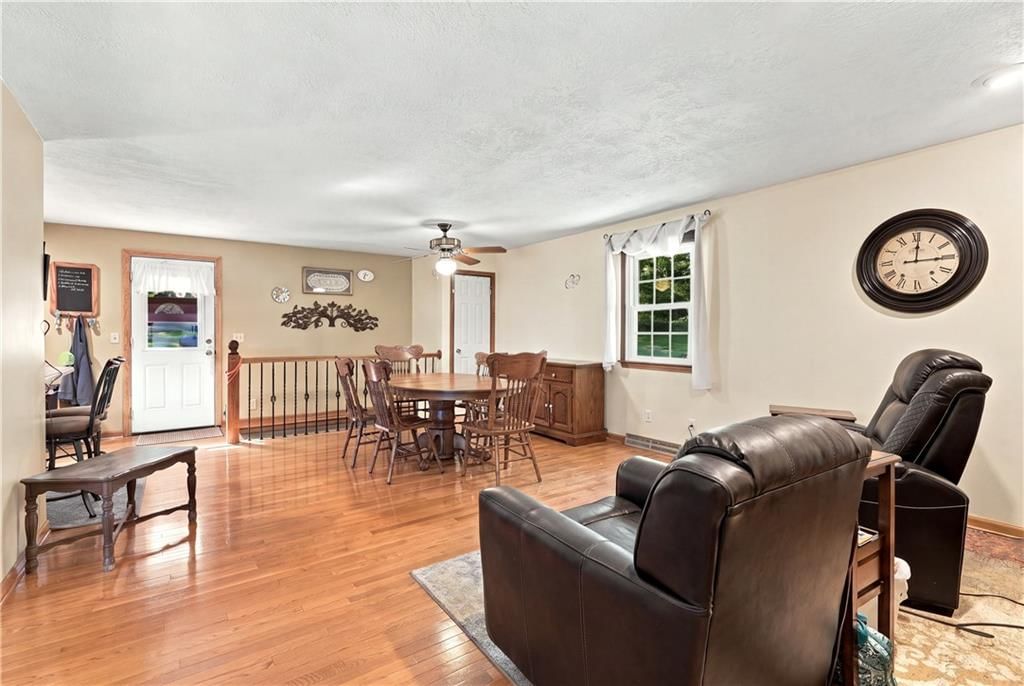 363 E Lowell Street, Claycomo, MO: listing photo 2
