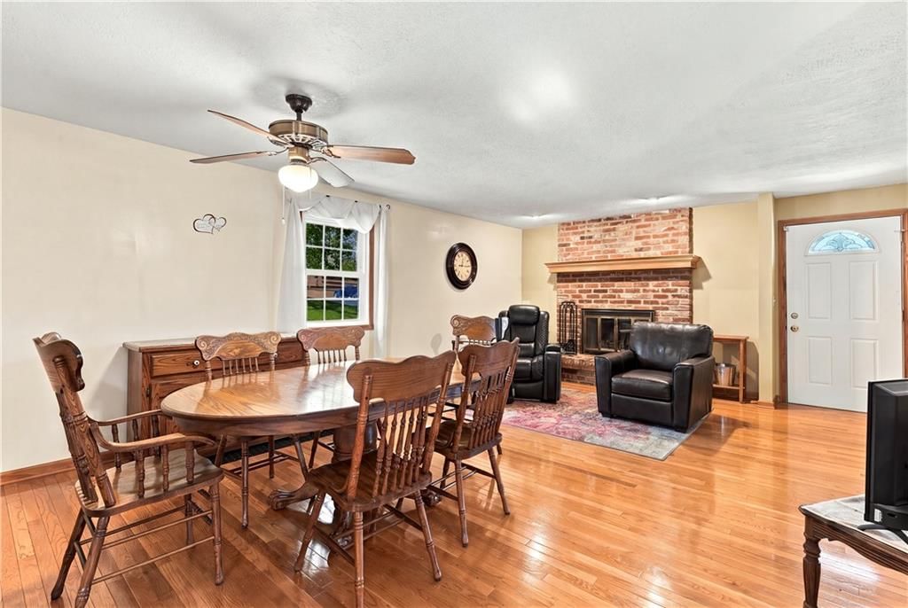 363 E Lowell Street, Claycomo, MO: listing photo 3