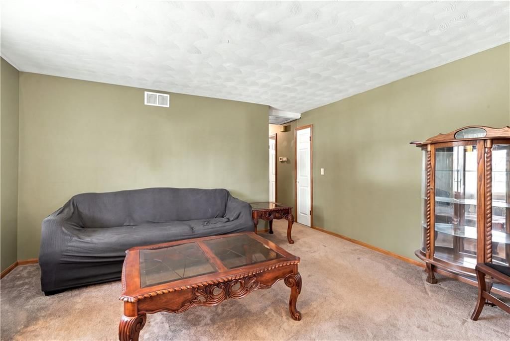 Photo 8 of 39 - 363 E Lowell Street, Claycomo, MO 64119