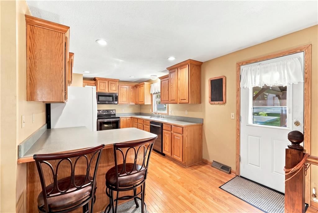 Photo 10 of 39, 363 E Lowell Street, Claycomo, MO 64119
