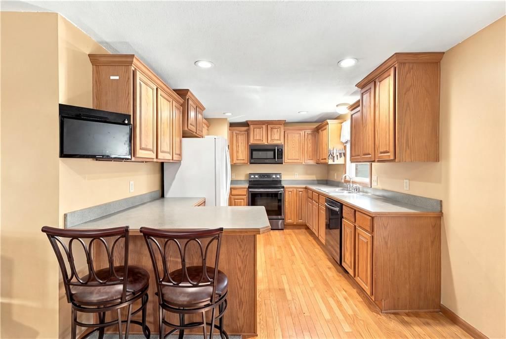 Photo 11 of 39 - 363 E Lowell Street, Claycomo, MO 64119