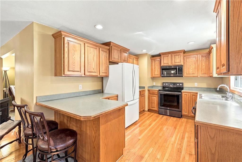 Photo 12 of 39 - 363 E Lowell Street, Claycomo, MO 64119
