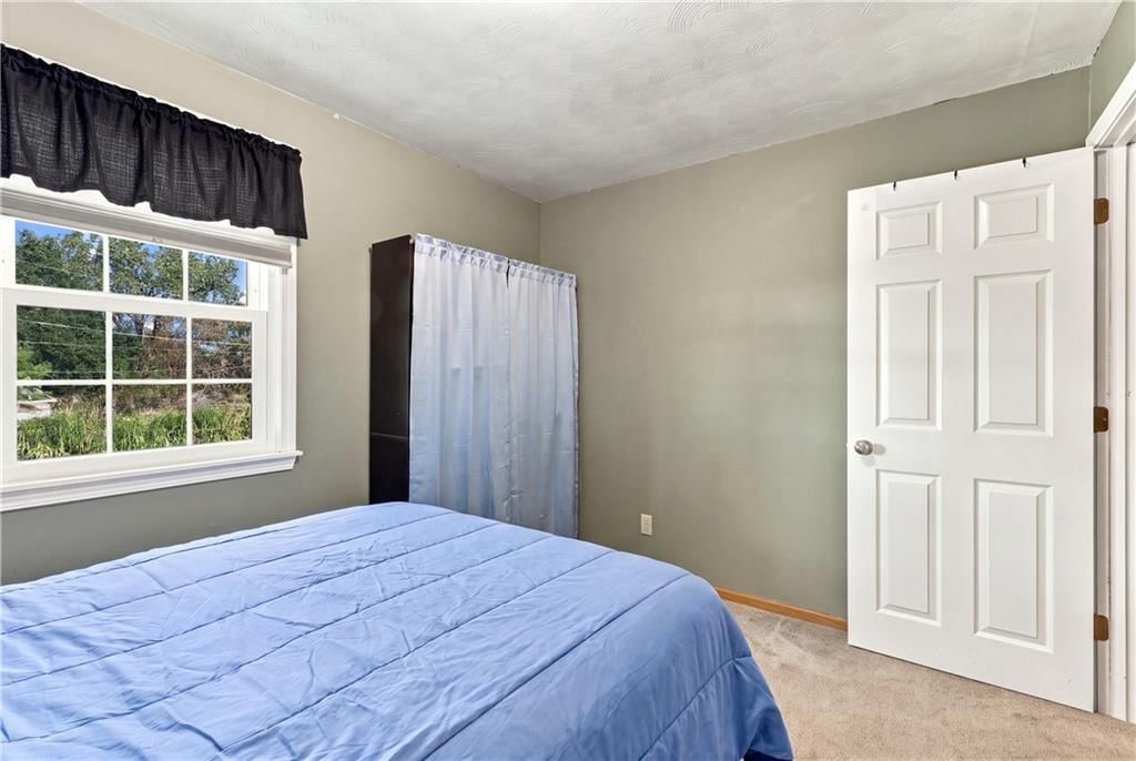 Photo 17 of 39 - 363 E Lowell Street, Claycomo, MO 64119