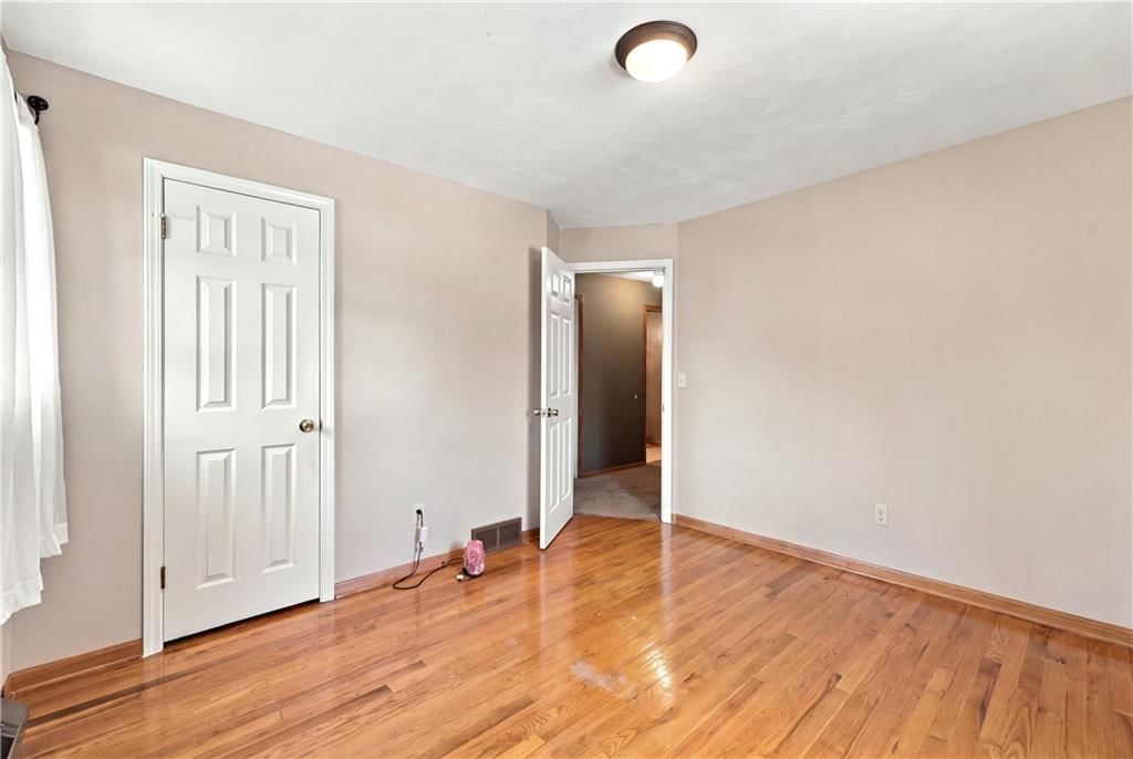 Photo 20 of 39 - 363 E Lowell Street, Claycomo, MO 64119