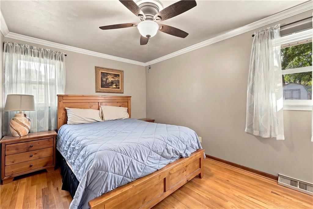 Photo 21 of 39 - 363 E Lowell Street, Claycomo, MO 64119