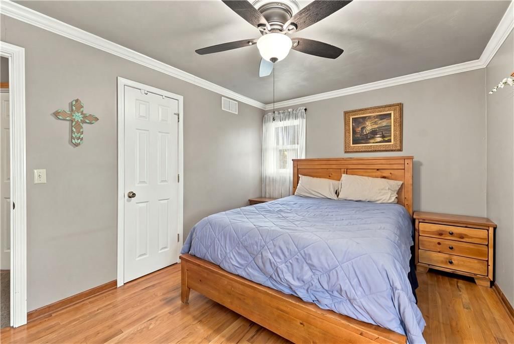 Photo 22 of 39 - 363 E Lowell Street, Claycomo, MO 64119