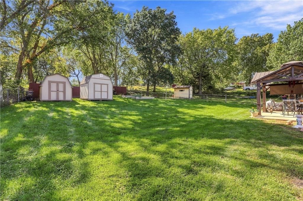 Fenced yard at 363 E Lowell Street, Claycomo, MO 64119