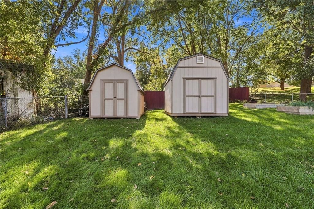 Photo 31 of 39 - 363 E Lowell Street, Claycomo, MO 64119