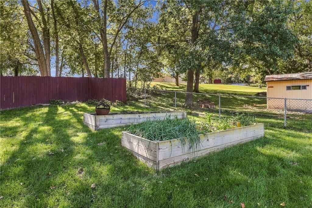 Photo 33 of 39 - 363 E Lowell Street, Claycomo, MO 64119