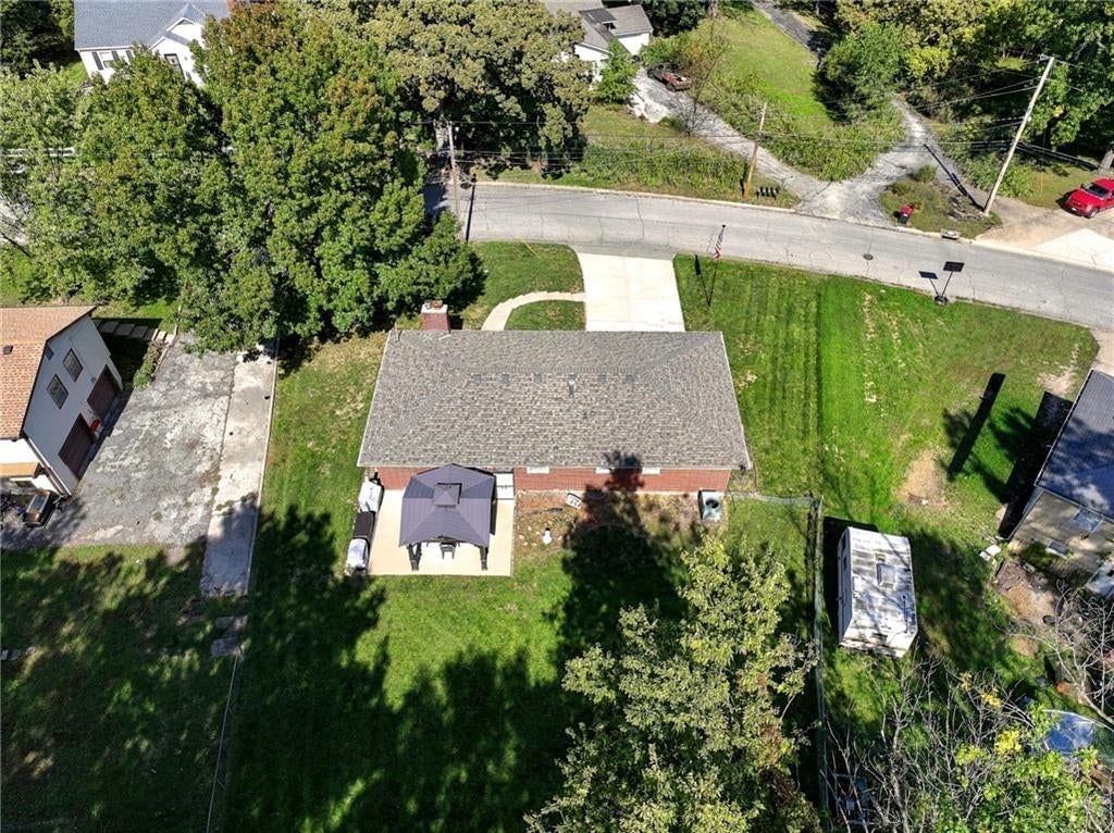 Photo 37 of 39 - 363 E Lowell Street, Claycomo, MO 64119