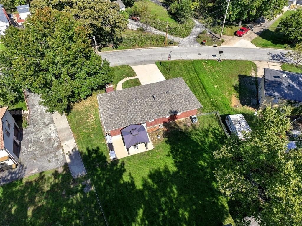 Photo 38 of 39 - 363 E Lowell Street, Claycomo, MO 64119
