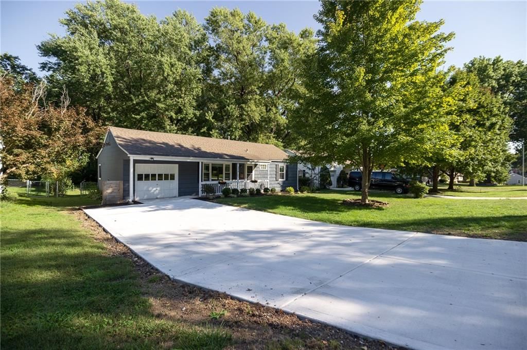 5619 Walmer Street, Mission, KS: listing photo 3