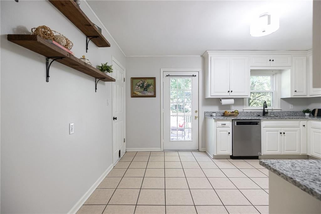 Photo 9 of 19 - 5619 Walmer Street, Mission, KS 66202