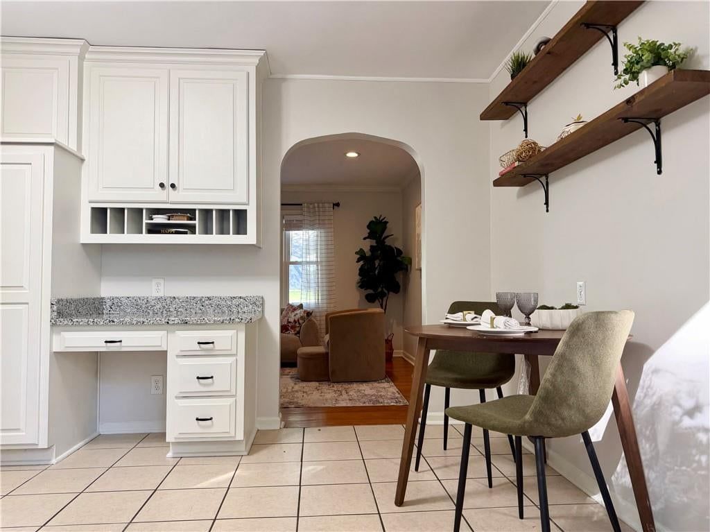 Photo 12 of 19 - 5619 Walmer Street, Mission, KS 66202