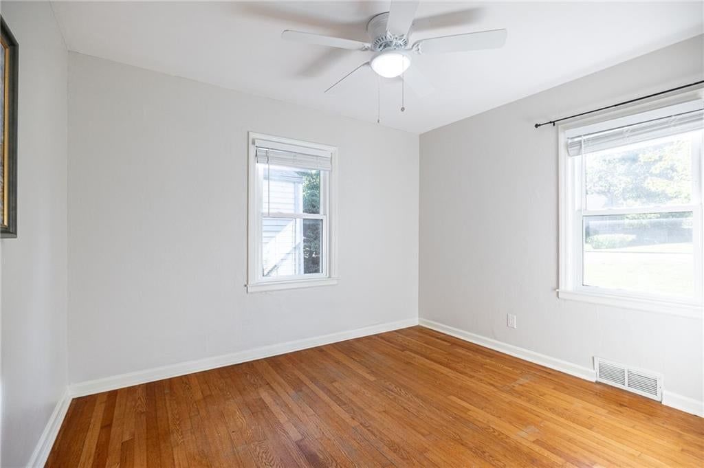 Photo 16 of 19 - 5619 Walmer Street, Mission, KS 66202