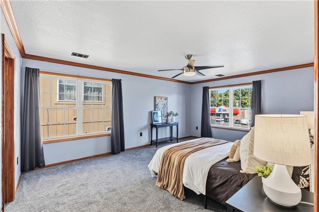 Photo 12 of 23 - 4404 Paseo Boulevard, Kansas City, MO 64110