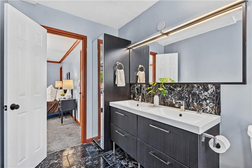 Photo 15 of 23 - 4404 Paseo Boulevard, Kansas City, MO 64110