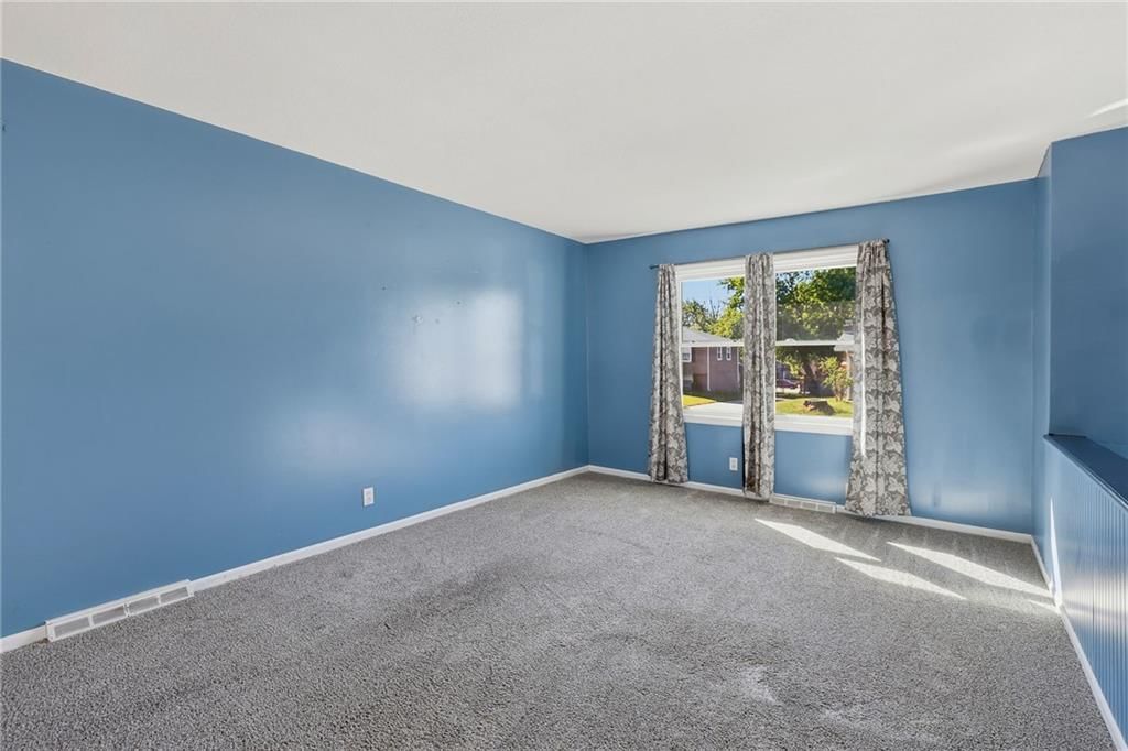 Photo 5 of 34 - 1505 Eastwood Road, Harrisonville, MO 64701