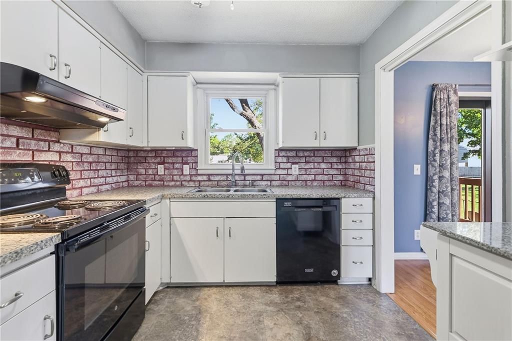 Photo 17 of 34 - 1505 Eastwood Road, Harrisonville, MO 64701
