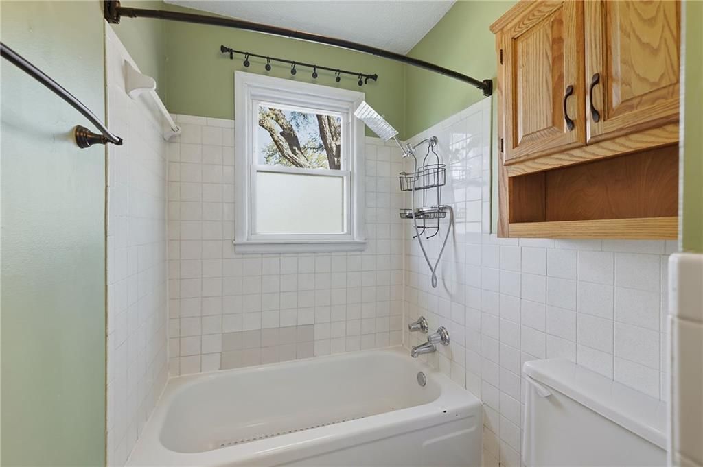 Photo 19 of 34 - 1505 Eastwood Road, Harrisonville, MO 64701