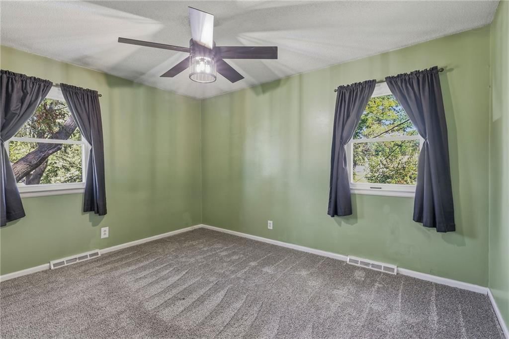 Photo 20 of 34 - 1505 Eastwood Road, Harrisonville, MO 64701