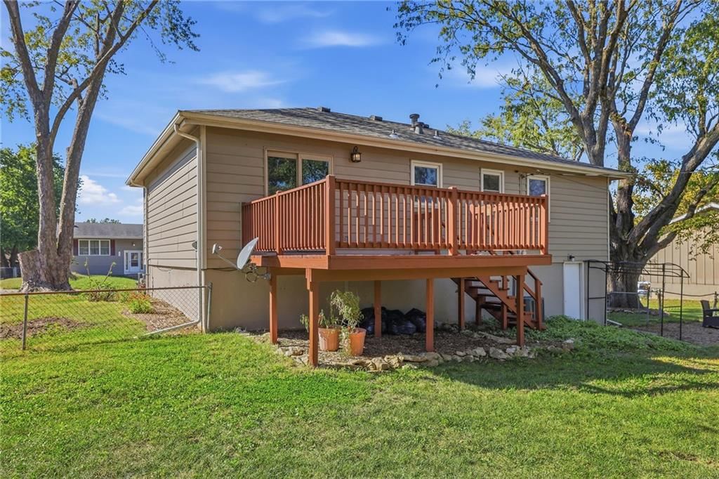 Photo 31 of 34 - 1505 Eastwood Road, Harrisonville, MO 64701