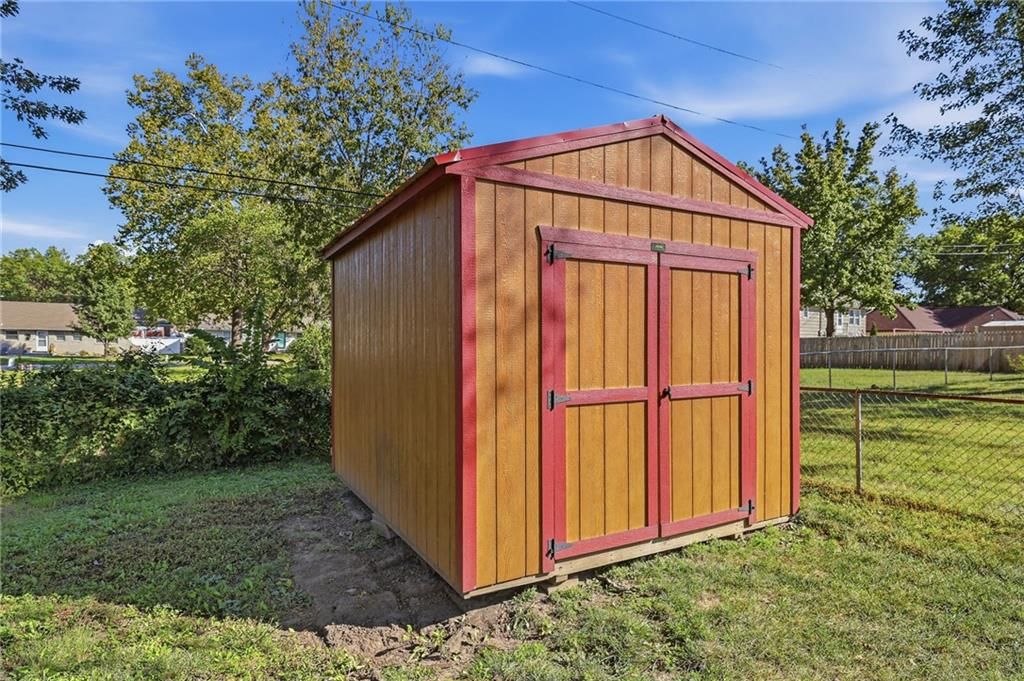 Photo 33 of 34 - 1505 Eastwood Road, Harrisonville, MO 64701