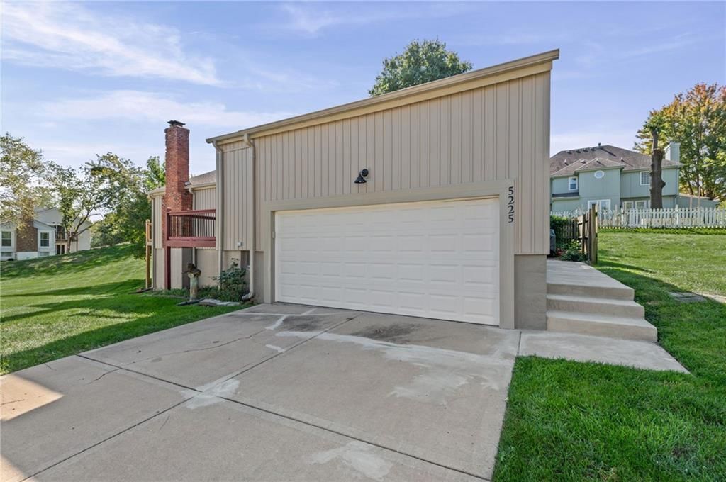 5225 NW 82nd Terrace, Kansas City, MO: listing photo 2