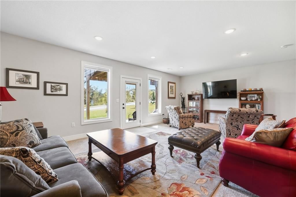 7369 Griffey Street, Parkville, MO: listing photo 3