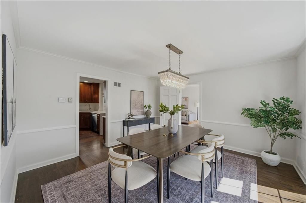Statement lighting at 3714 W 61st Terrace, Fairway, KS 66205