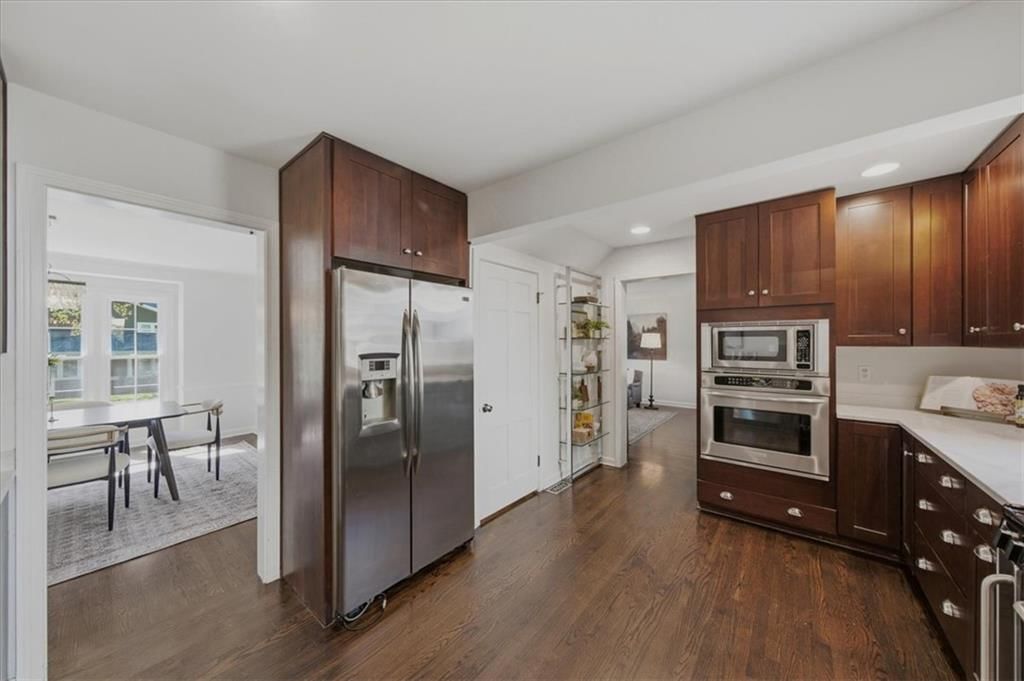Double oven at 3714 W 61st Terrace, Fairway, KS 66205