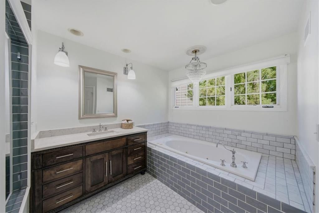 Photo 36 of 50 - 3714 W 61st Terrace, Fairway, KS 66205