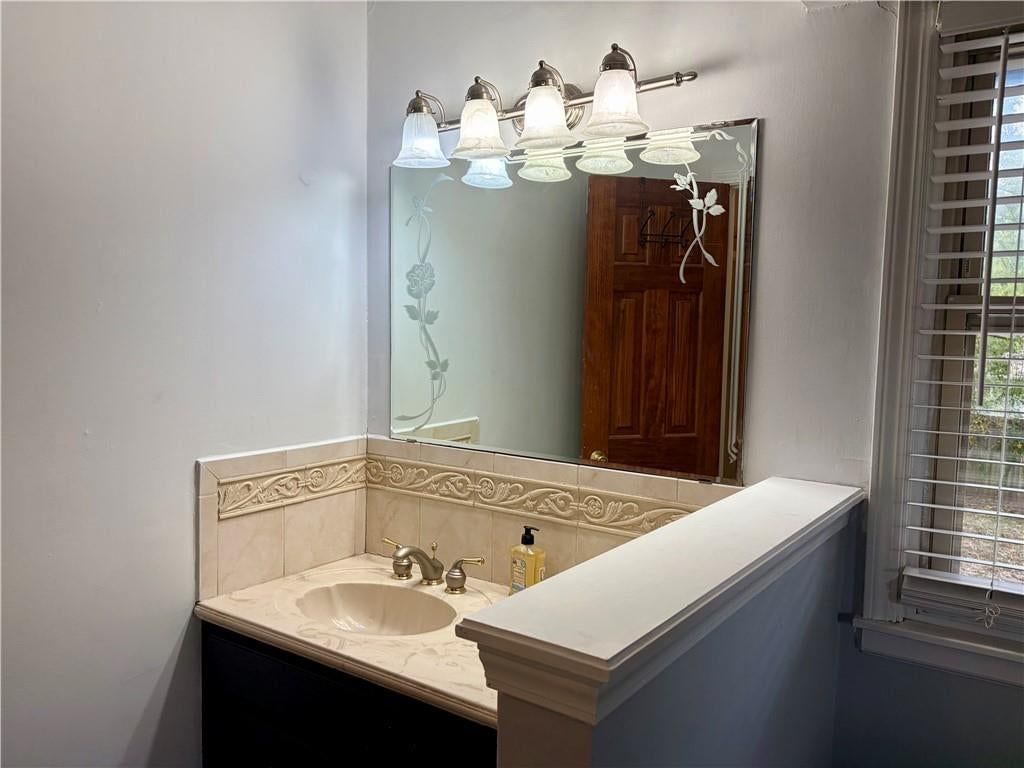 Photo 12 of 19 - 401 NE Sunnyside School Road, Blue Springs, MO 64015