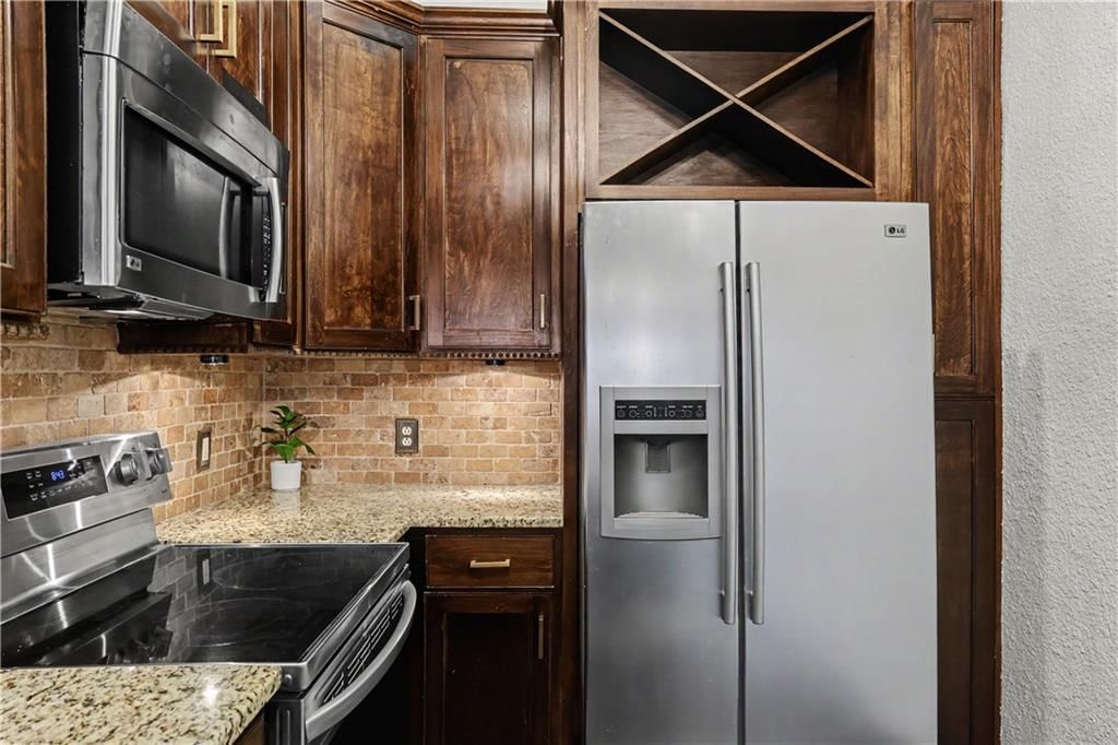 Photo 6 of 23 - 1111 46th Street W #22, Kansas City, MO 64112
