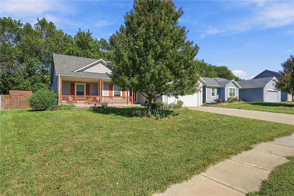20426 W 220th Terrace, Spring Hill, KS: listing photo 3