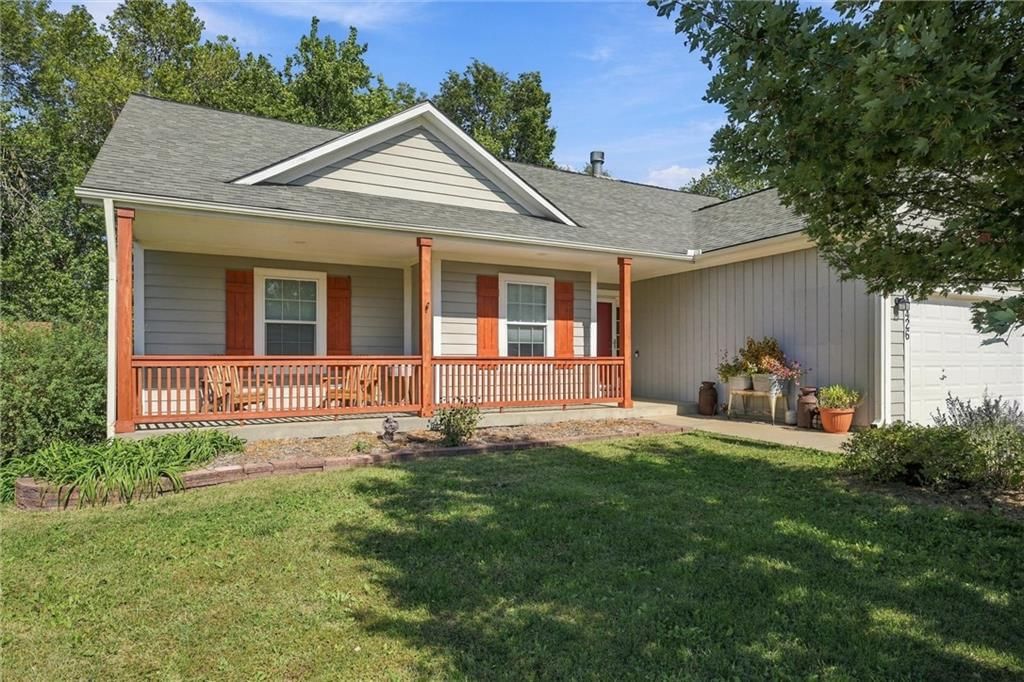 Photo 4 of 44 - 20426 W 220th Terrace, Spring Hill, KS 66083