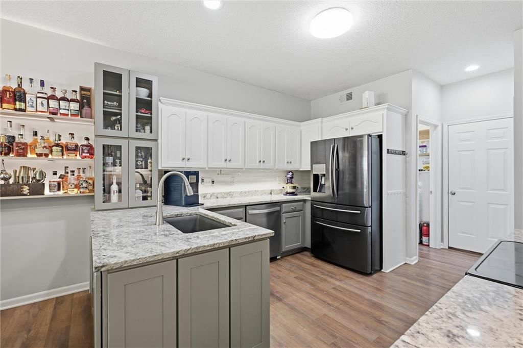Photo 14 of 44 - 20426 W 220th Terrace, Spring Hill, KS 66083