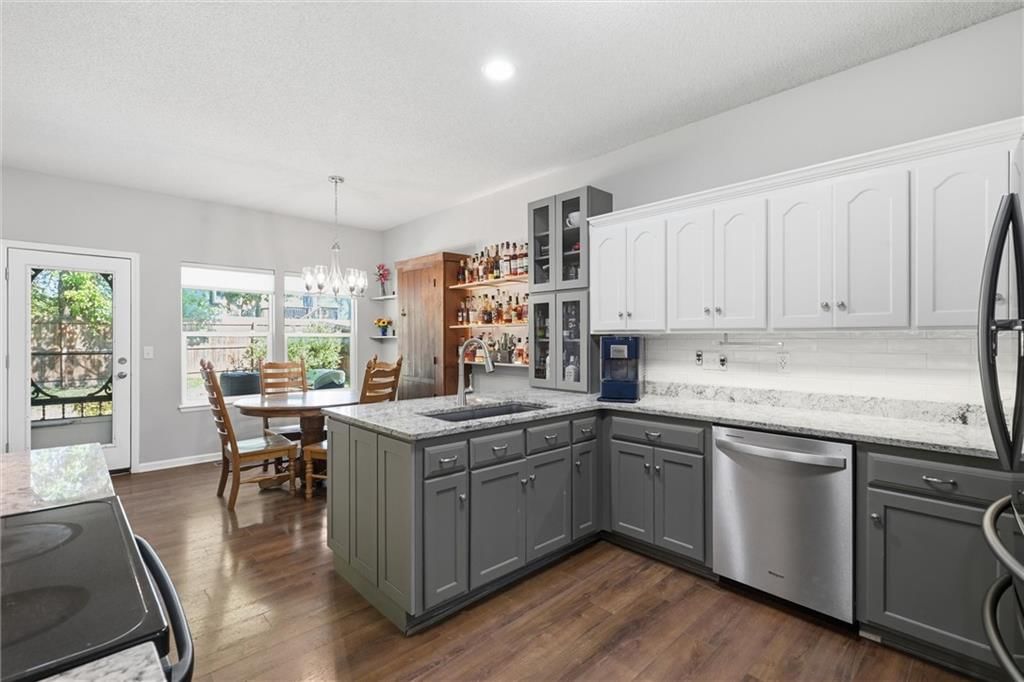 Photo 15 of 44 - 20426 W 220th Terrace, Spring Hill, KS 66083