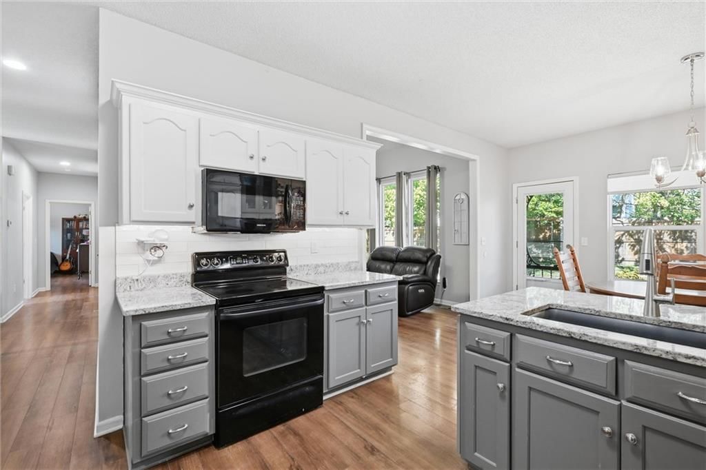 Photo 16 of 44 - 20426 W 220th Terrace, Spring Hill, KS 66083