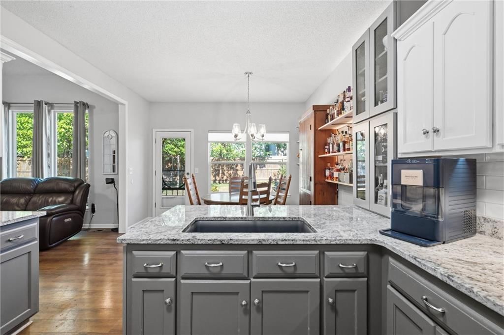 Photo 17 of 44 - 20426 W 220th Terrace, Spring Hill, KS 66083