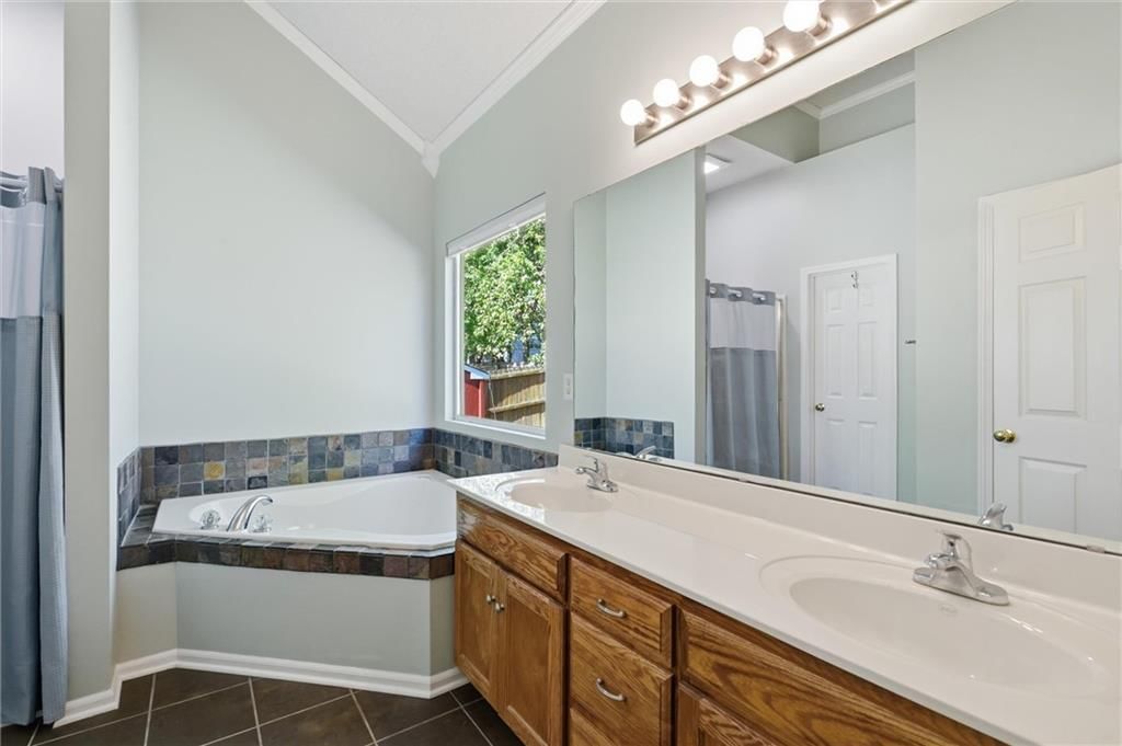 Double vanity at 20426 W 220th Terrace, Spring Hill, KS 66083