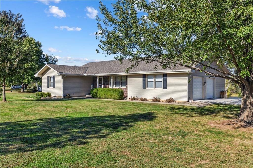 Photo 1 of 26 - 22195 Dunn Drive, Spring Hill, KS 66083