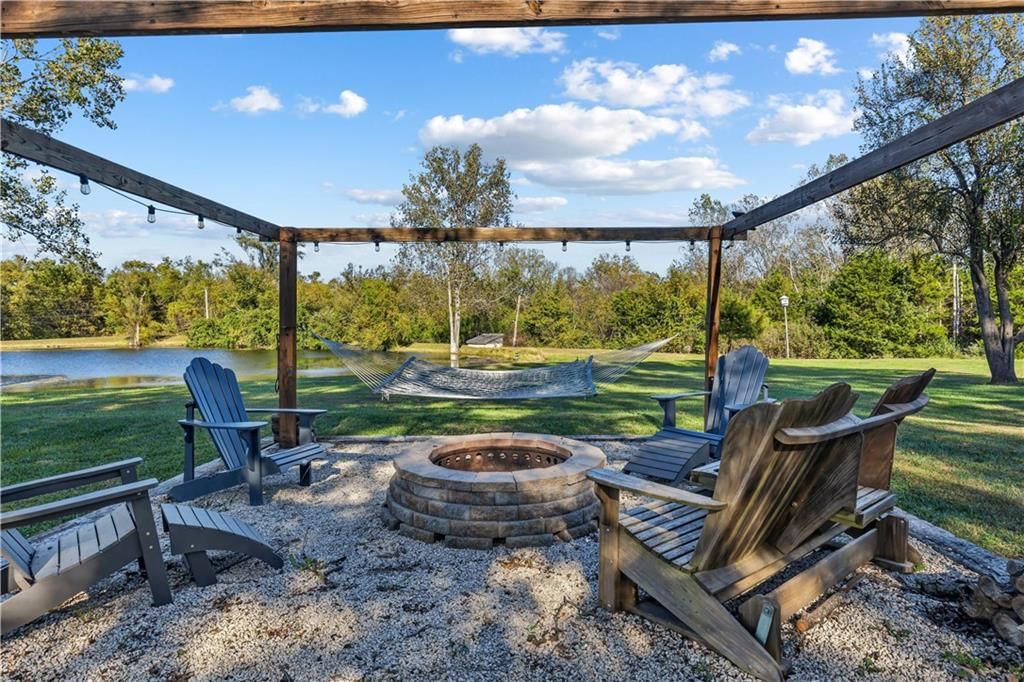 Photo 4 of 26 - 22195 Dunn Drive, Spring Hill, KS 66083