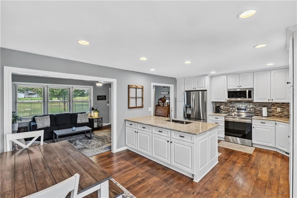 Photo 7 of 26 - 22195 Dunn Drive, Spring Hill, KS 66083