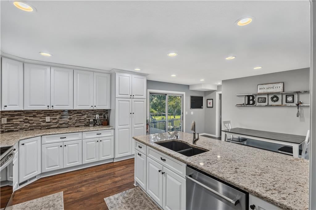 Photo 8 of 26 - 22195 Dunn Drive, Spring Hill, KS 66083
