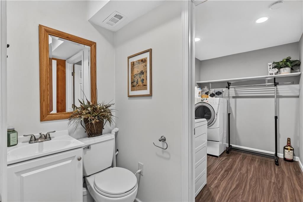 Photo 10 of 26 - 22195 Dunn Drive, Spring Hill, KS 66083
